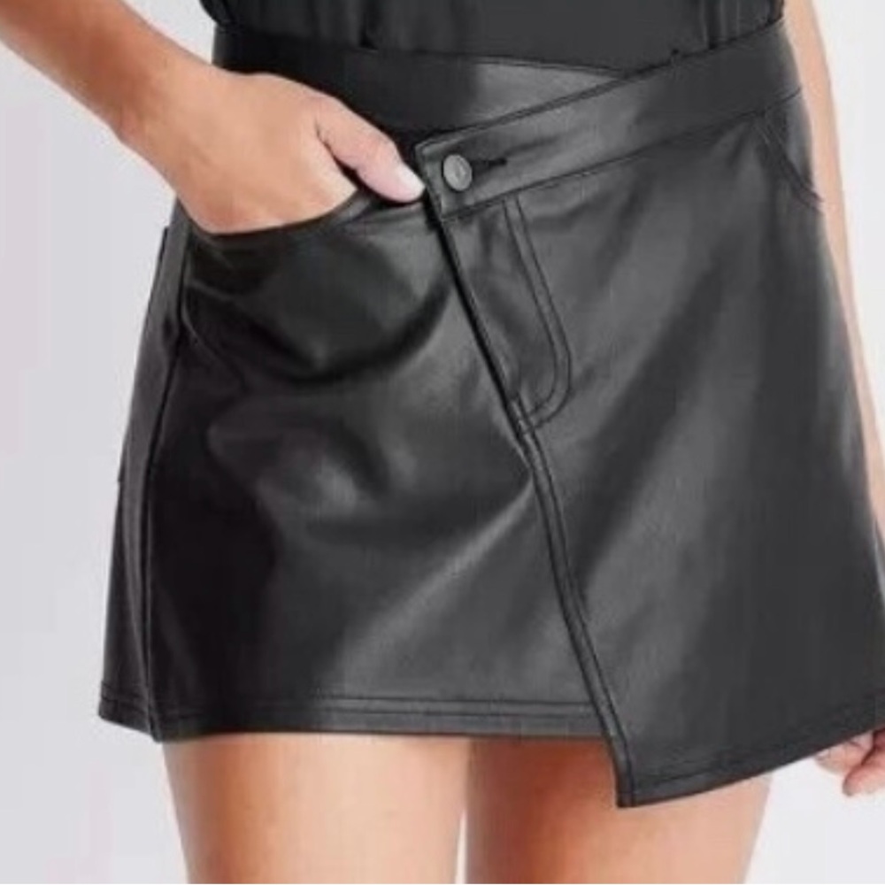 XL black mini skirt